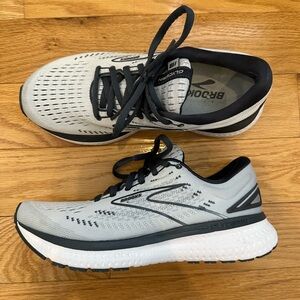 Brooks Women’s Glycerin 19 Running Shoe, light grey, size 8.5
